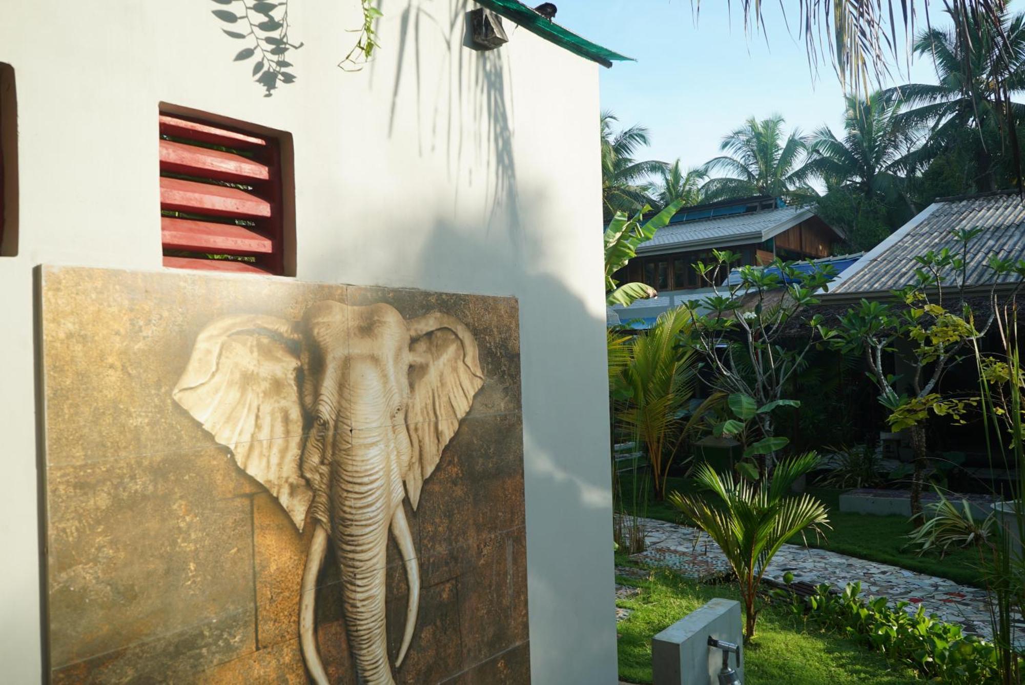 Red Coconut Villa Bentota Exterior photo