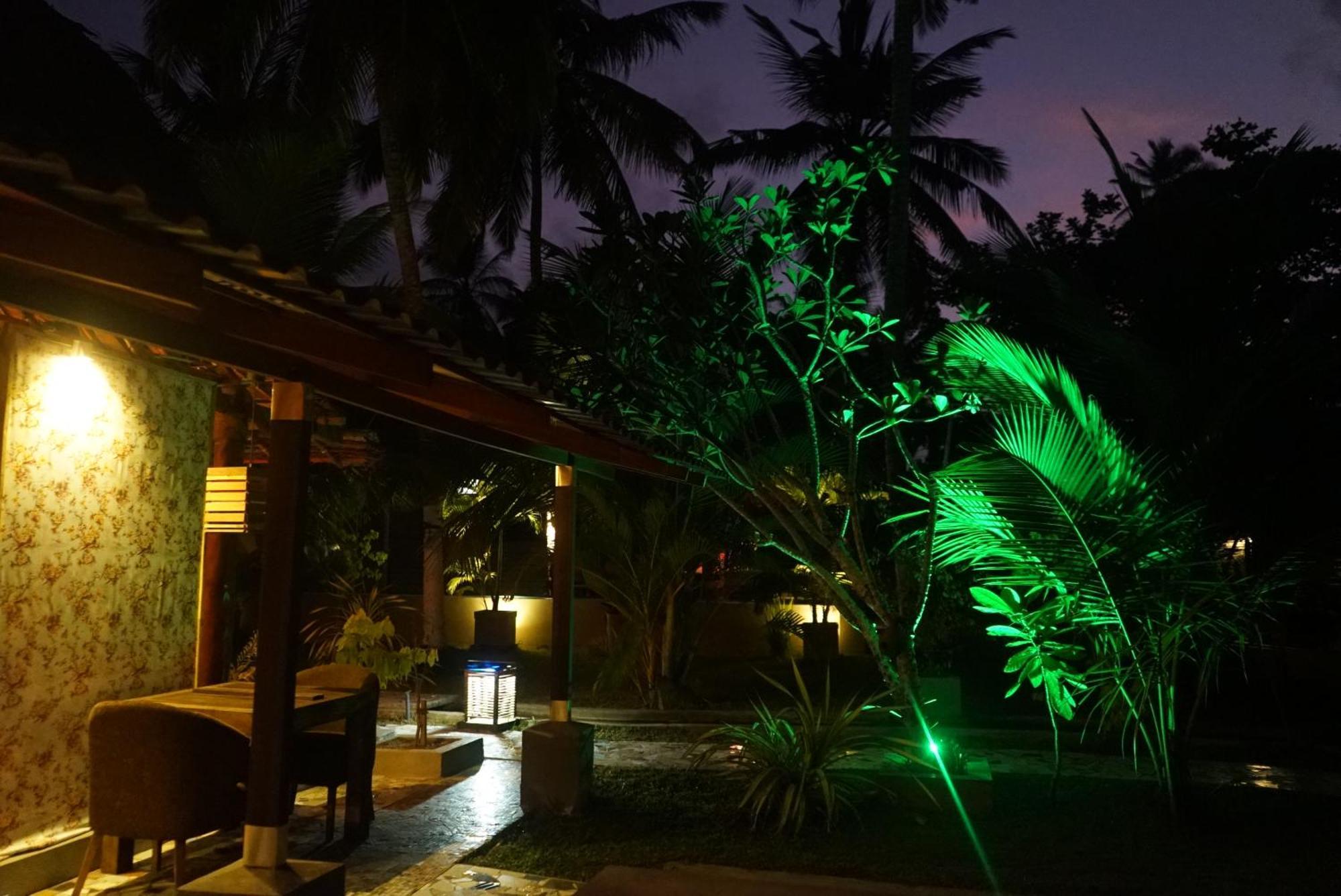 Red Coconut Villa Bentota Exterior photo
